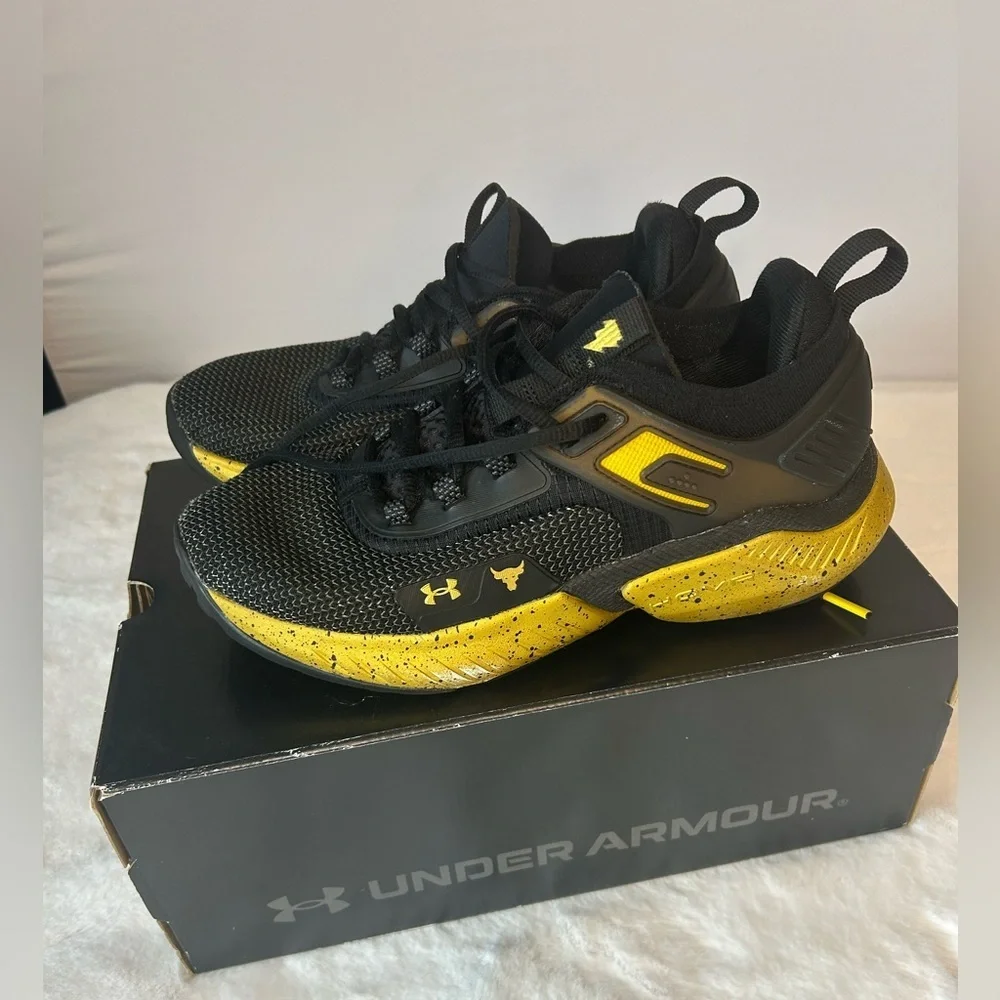 Under Armour Project Rock 5 Black Adam Shoes Youth 7Y Women 8.5 Black Gold